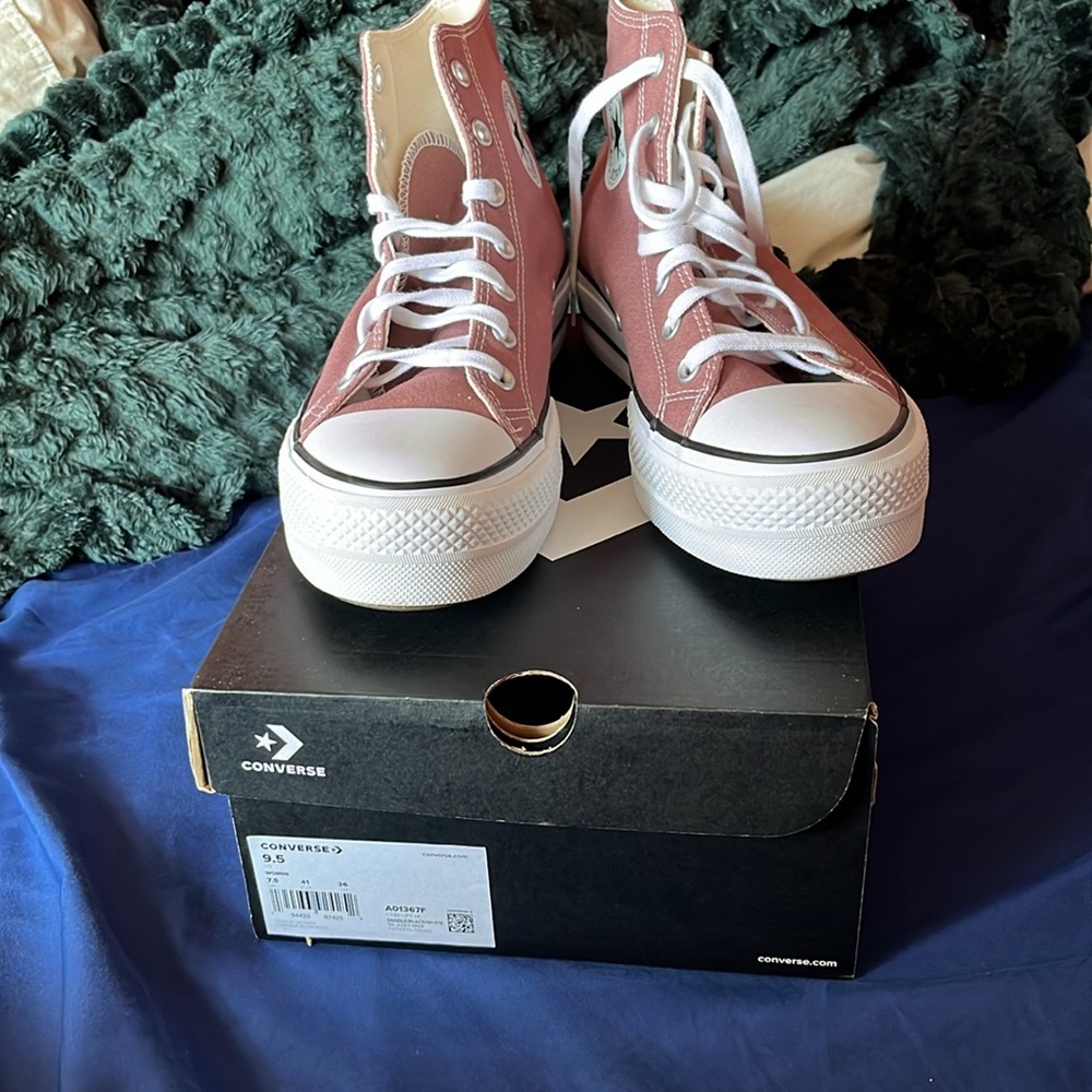 Converse Hi Top in Blush Pink platform